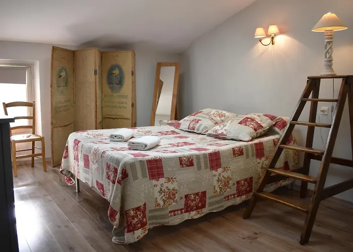 Chez Elia, Pour Les Amoureux Des Vieilles Pierres * Cesseras