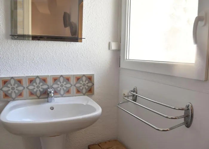 Chez Elia, Pour Les Amoureux Des Vieilles Pierres * Cesseras
