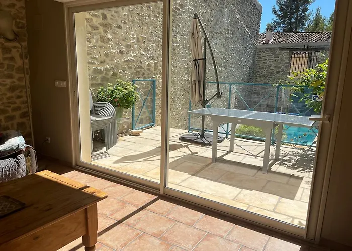 Chez Elia, Pour Les Amoureux Des Vieilles Pierres * Cesseras