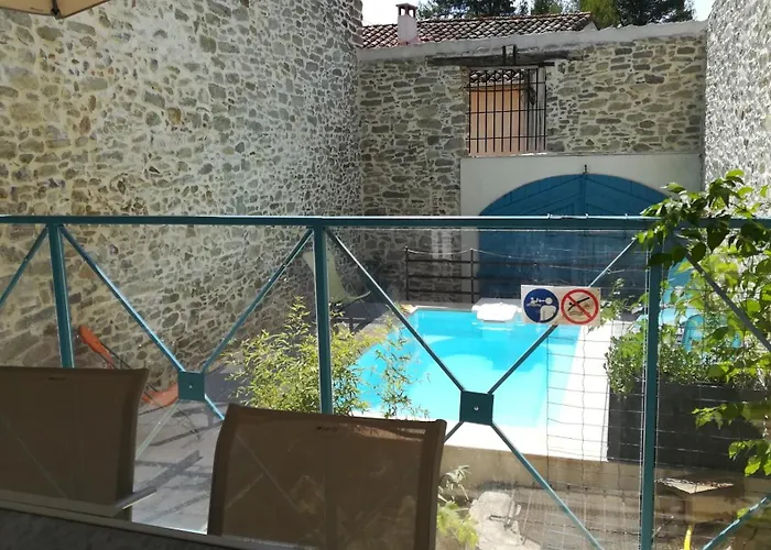 Chez Elia, Pour Les Amoureux Des Vieilles Pierres *